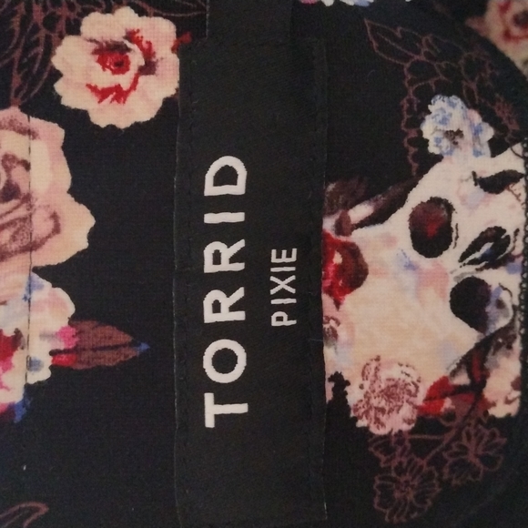 Torrid Pixie Ponte Floral Skull Pants 2X - Picture 6 of 8